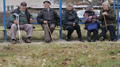 Бедните българи - 1,2 млн. души, а си имаме и "работещи бедни"