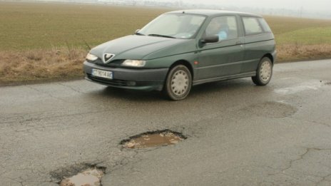 Пътищата в по-голямата част от страната са сухи