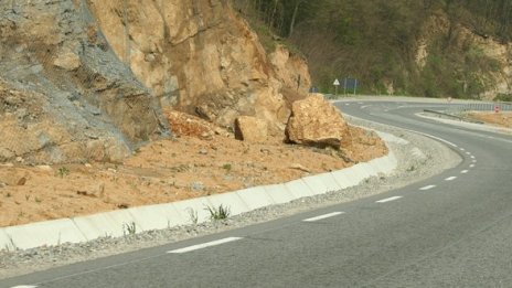 Пътищата в по-голямата част от страната са сухи