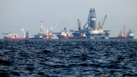 Петролът тръгна надолу след две седмици на ръст