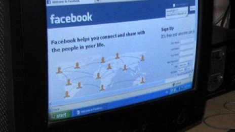 Паник бутон срещу педофили във Facebook