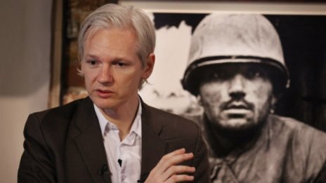 Основателят на Wikileaks е обвинен в изнасилване