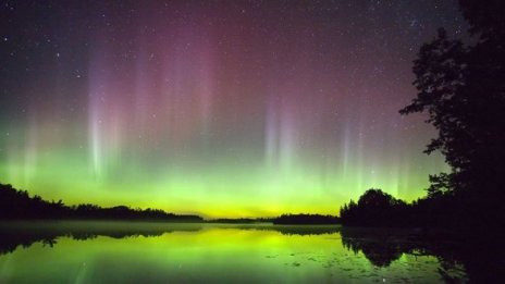 Северно сияние озари небето над Северна Европа