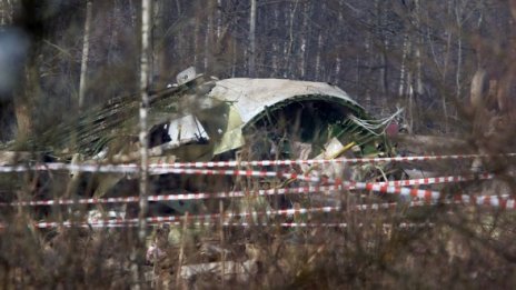 В Русия задържаха журналисти, снимали останките от самолета на Качински