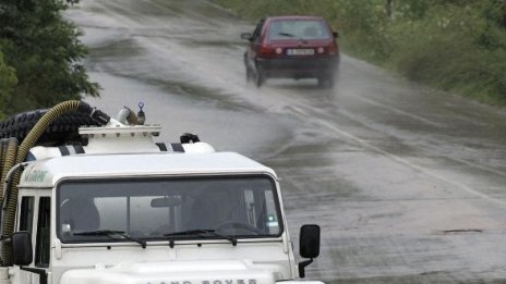 Пътищата в страната са частично мокри