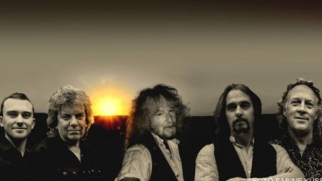 Прогресив нападение от Barclay James Harvest и Les Holroyd