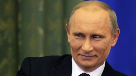 Силно напудреният подпухнал Путин