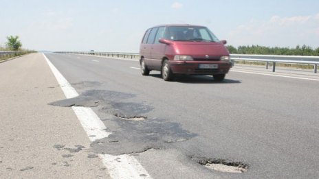 Предимно сухи са пътищата в страната