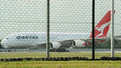 В два боинга на Qantas попаднаха птица и мълния