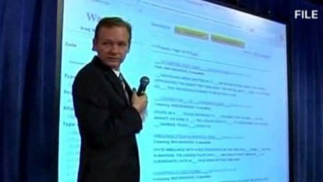 Белезници за основателя на Wikileaks