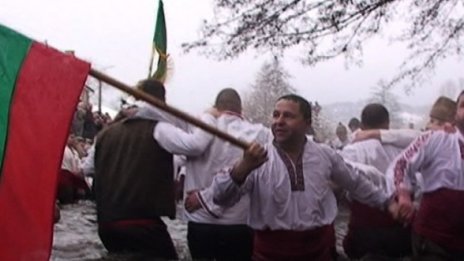 Мъжко хоро, Йордановден и вино от снощи