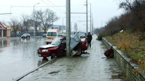 42-годишна жена загина след челен удар на две коли край Плевен