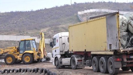 Софийските бали боклук тръгнаха към Севлиево