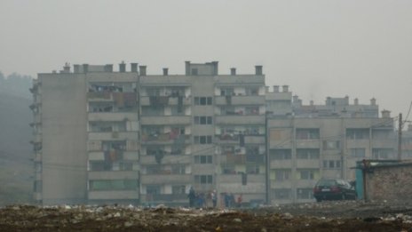 Роми от съборения блок 20 нападнаха съседни блокове