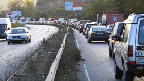 Пътищата в страната са предимно сухи