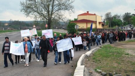 Общината виновна за дупките на пътя убиец в Симеоновград