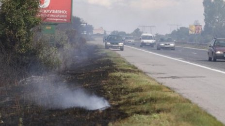 Горят стърнища край магистрала "Тракия"