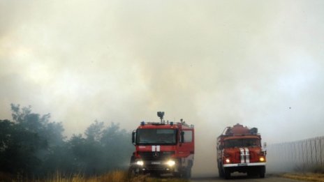 Пожар гори край авиобаза Крумово