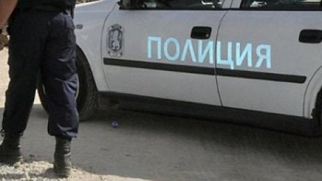 Арестуваха 17 годишен, блудствал с непълнолетна съседка