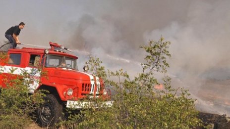 Продължават да бушуват големите пожари в Хасковско