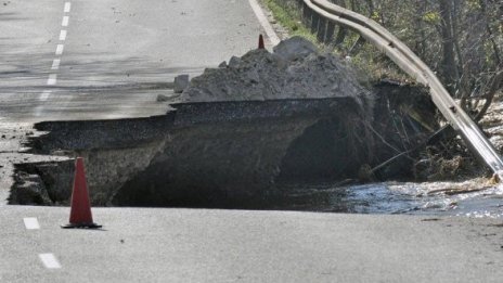 Правят безопасна р. Струма край Кресненското дефиле