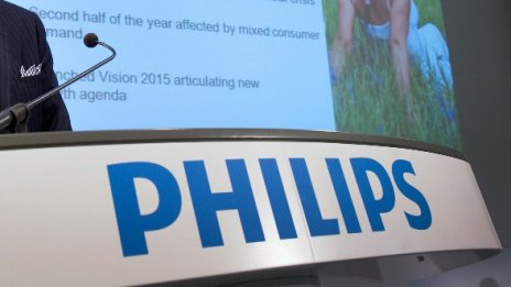 Philips съкращава 4500 работни места след спад на печалбата