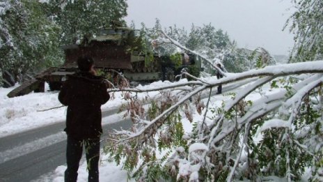 Повечето проходи в страната са отворени