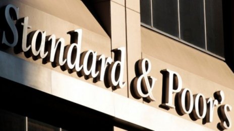 Standard & Poor's се обърка и смъкна рейтинга на Франция