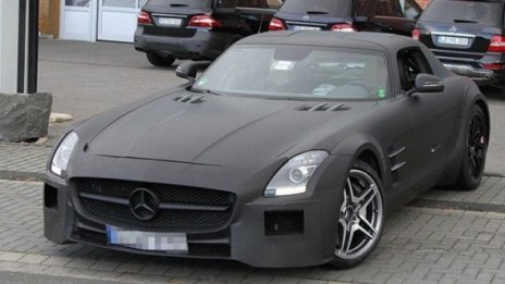 Mercedes-Benz готви два нови модела на SLS AMG