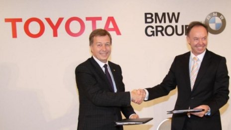 Официално за приятелството между BMW и Toyota