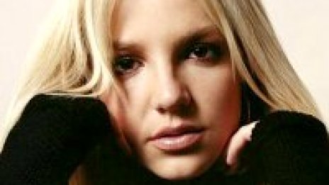 Един от най-известните шоубиз-блогъри на съд заради песни на Britney Spears