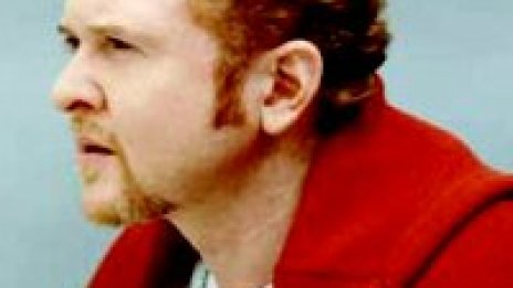 Mick Hucknall смята да убие Simply Red