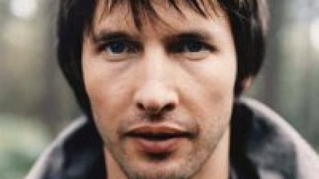 Ако не харесвате лицето на James Blunt, по-добре не гледайте това видео