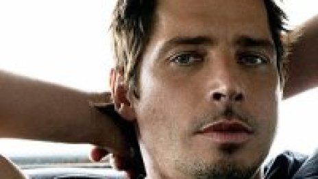 Полицай пикае в къщата на Chris Cornell, опитва се да го убие