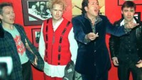 След 30 години Sex Pistols влизат отново в студио