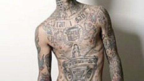 Travis Barker оцеля в самолетна катастрофа