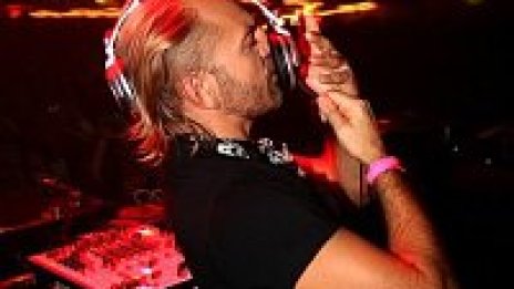 Sven Vath учи български за поредното шоу у нас