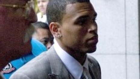 Chris Brown се призна за виновен