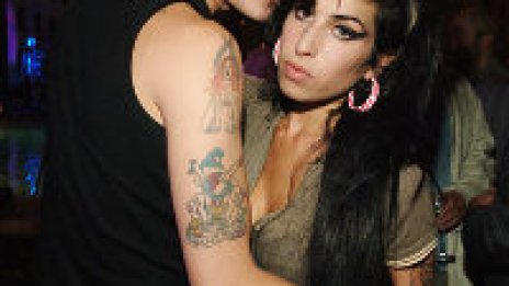 Amy Winehouse се разведе за няколко минути