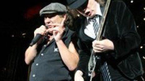 Спечели си AC/DC тениска уникат