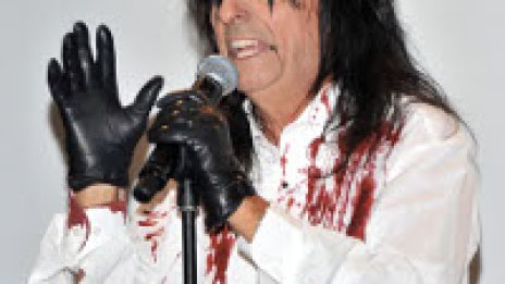 Alice Cooper влезе с питон в Залата на славата на рока