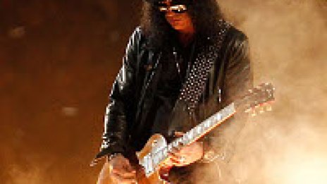 Slash изнесе концерт в Осака