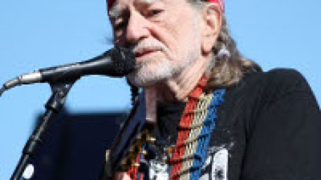 Willie Nelson май ще отърве затвора