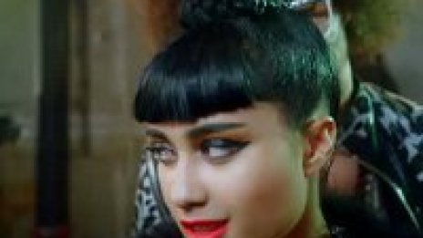 Natalia Kills е секси вампирка в новия клип на LMFAО 