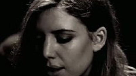 Lykke Li със страхотна акустична версия на Jerome (видео)