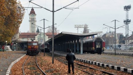 Утре синдикатите ще преговарят с Московски за БДЖ