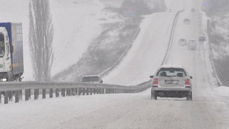 Мокри са пътищата в страната 