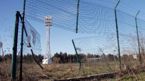 Пиян влетя на стадиона в Каварна с... Ауди А6