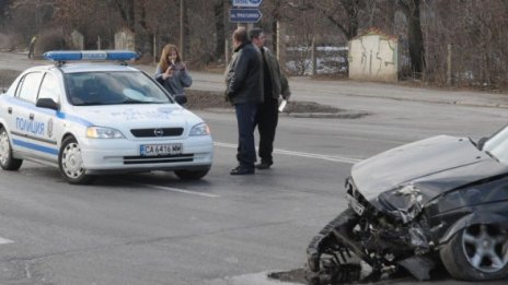 Камион и Фолксваген се удариха челно на столичен булевард