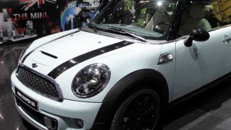 Mini Cooper изтегля 250 000 автомобила